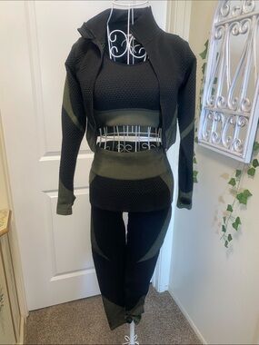 Seamless Textured Black & Olive Track Joggers